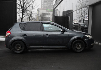 Подержанный автомобиль Kia Ceed Hatchback 2012 года (4 фото)