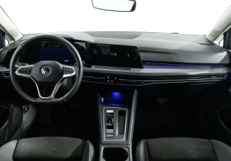 Подержанный автомобиль Volkswagen Golf Hatchback 2021 года (7 фото)