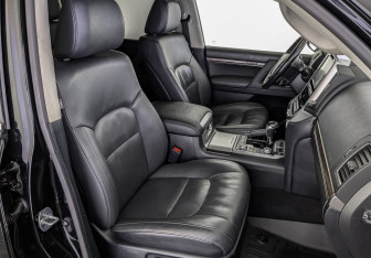 Подержанный автомобиль Toyota Land Cruiser Suv 2019 года (24 фото)