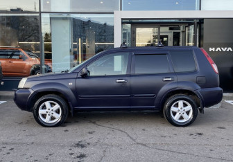 Подержанный автомобиль Nissan X-Trail 2004 года (8 фото)