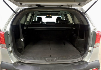 Подержанный автомобиль Kia Sorento 2011 года (10 фото)