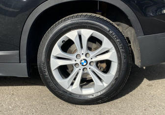 Подержанный автомобиль BMW X1 2016 года (12 фото)