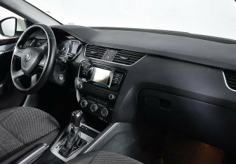Подержанный автомобиль Skoda Octavia Wagon 2015 года (8 фото)