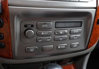 Подержанный автомобиль Toyota Land Cruiser Suv 2007 года (19 фото)