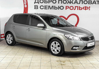 Подержанный автомобиль Kia Ceed Hatchback 2011 года (3 фото)