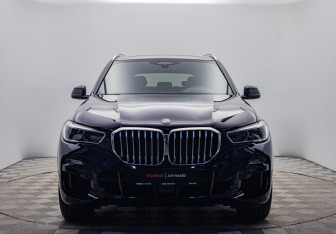 Подержанный автомобиль BMW X5 2021 года (8 фото)
