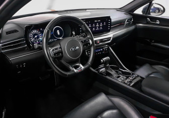 Подержанный автомобиль Kia K5 2021 года (7 фото)