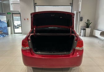 Подержанный автомобиль Chevrolet Cruze Sedan 2011 года (7 фото)