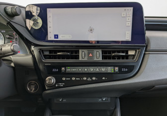 Подержанный автомобиль Lexus ES 2023 года (16 фото)