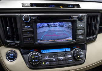 Подержанный автомобиль Toyota RAV4 2014 года (19 фото)