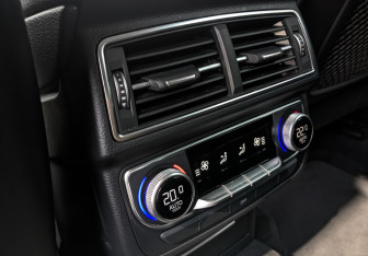 Подержанный автомобиль Audi Q7 2016 года (29 фото)