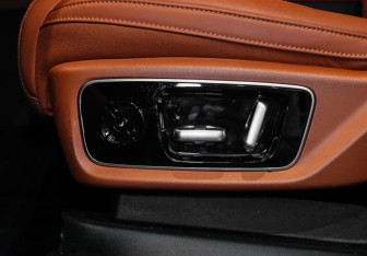 Подержанный автомобиль LiXiang L7 2024 года (24 фото)