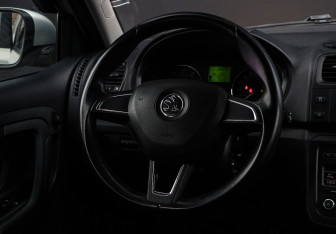 Подержанный автомобиль Skoda Fabia Hatchback 2014 года (14 фото)