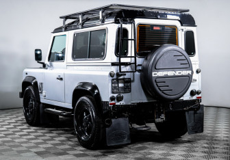 Подержанный автомобиль Land Rover Defender Suv 2008 года (7 фото)