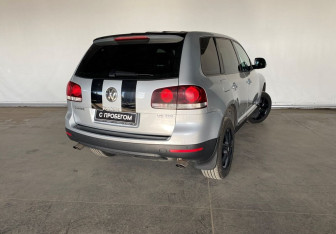 Подержанный автомобиль Volkswagen Touareg 2010 года (6 фото)