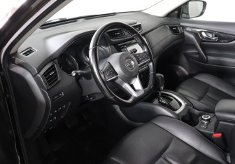 Подержанный автомобиль Nissan X-Trail 2019 года (9 фото)