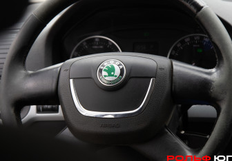 Подержанный автомобиль Skoda Octavia Liftback 2011 года (12 фото)