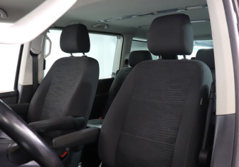 Подержанный автомобиль Volkswagen Multivan 2020 года (17 фото)