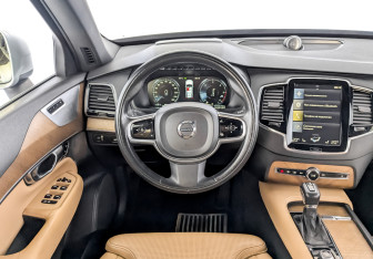 Подержанный автомобиль Volvo XC90 2017 года (22 фото)
