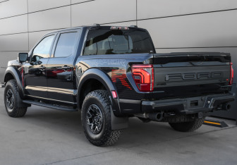 Подержанный автомобиль Ford F-150 2025 года (6 фото)