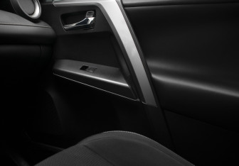 Подержанный автомобиль Toyota RAV4 2016 года (23 фото)