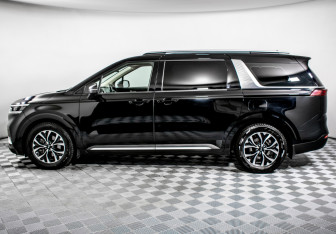 Подержанный автомобиль Kia Carnival 2021 года (8 фото)