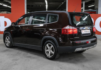 Подержанный автомобиль Chevrolet Orlando 2013 года (7 фото)