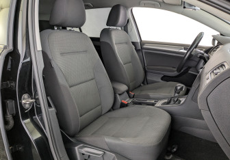 Подержанный автомобиль Volkswagen Golf Hatchback 2016 года (23 фото)