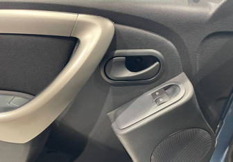 Подержанный автомобиль Renault Duster 2014 года (16 фото)