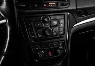 Подержанный автомобиль Opel Mokka 2013 года (14 фото)