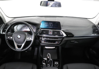 Подержанный автомобиль BMW X3 2019 года (11 фото)