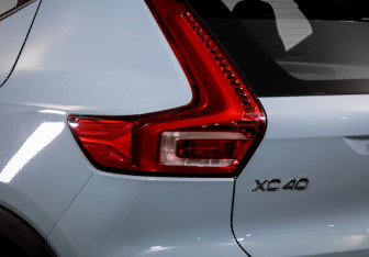 Подержанный автомобиль Volvo XC40 2019 года (17 фото)
