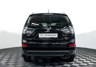 Подержанный автомобиль Mitsubishi Outlander 2008 года (6 фото)