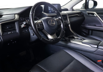 Подержанный автомобиль Lexus RX 2021 года (14 фото)