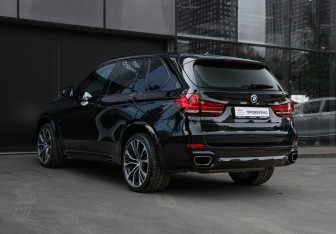 Подержанный автомобиль BMW X5 2015 года (6 фото)