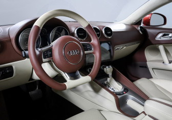 Подержанный автомобиль Audi TT Coupe 2011 года (14 фото)