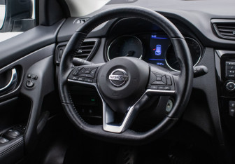 Подержанный автомобиль Nissan Qashqai 2023 года (15 фото)