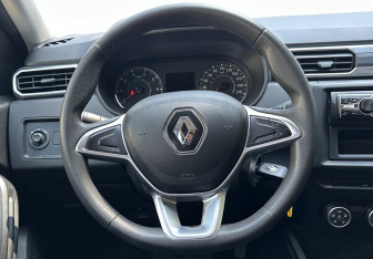 Подержанный автомобиль Renault Duster 2022 года (12 фото)