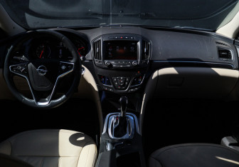 Подержанный автомобиль Opel Insignia Wagon 2014 года (10 фото)