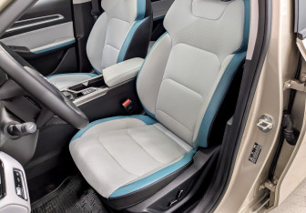 Подержанный автомобиль Geely Emgrand 2023 года (21 фото)
