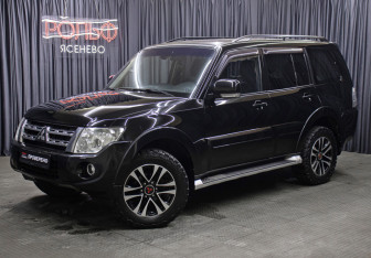 Подержанный автомобиль Mitsubishi Pajero 2012 года (1 фото)