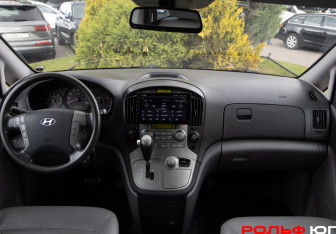 Подержанный автомобиль Hyundai Grand Starex 2014 года (11 фото)