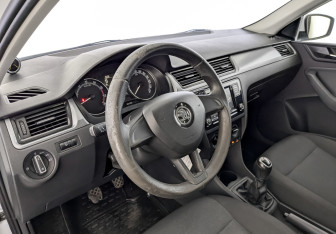 Подержанный автомобиль Skoda Rapid Liftback 2019 года (16 фото)