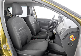 Подержанный автомобиль Renault Sandero 2018 года (23 фото)