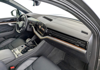 Подержанный автомобиль Volkswagen Touareg 2021 года (11 фото)