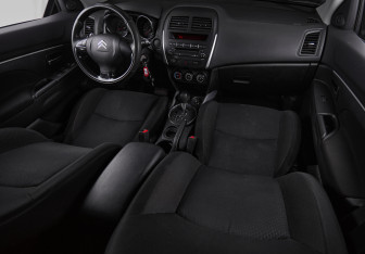 Подержанный автомобиль Citroen C4 Aircross 2012 года (20 фото)