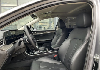 Подержанный автомобиль Kia K5 2024 года (25 фото)
