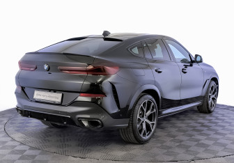 Подержанный автомобиль BMW X6 2020 года (5 фото)