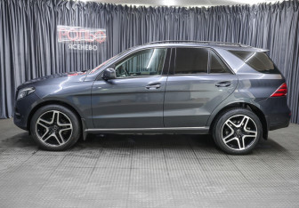 Подержанный автомобиль Mercedes-Benz GLE 2015 года (8 фото)