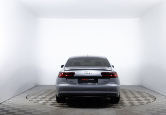 Подержанный автомобиль Audi A6 Sedan 2015 года (6 фото)